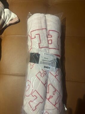 PINK Victoria's Secret White Towel Set with Pink Logo